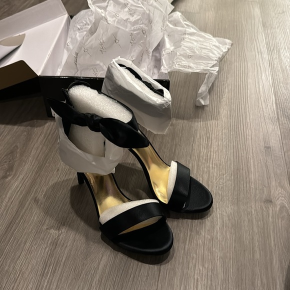 Thalia Sodi Bow Heels - Picture 8 of 11